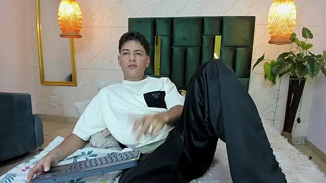 Snapshot of Levy_Steve chatting on 20, 9, 2025 Levy Steve online show from 20, 9, 2025