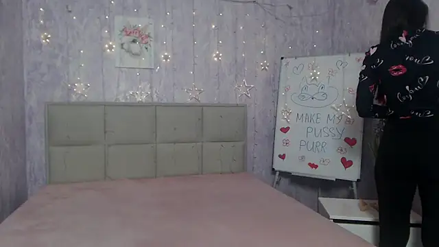 KaraCriegs online show from 12, 10, 2025