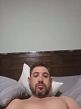 Snapshot of caliguy37 chatting on 18, 6, 2026 caliguy37 online show from 18, 6, 2026