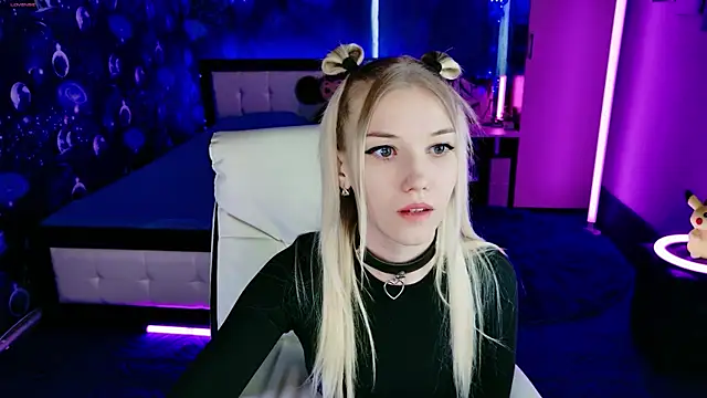 Snapshot of ShhhO_O chatting on 5, 4, 2026 ShhhO O online show from 5, 4, 2026