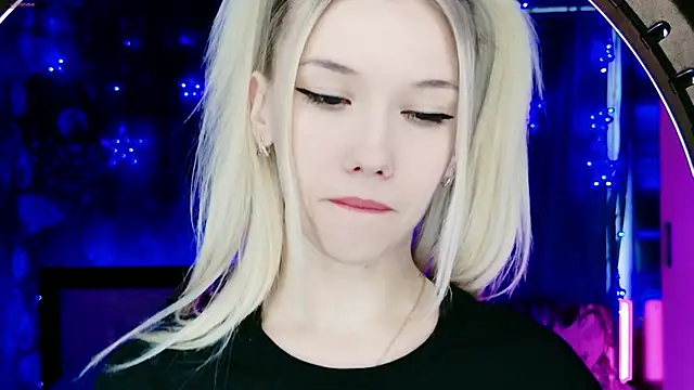 Snapshot of ShhhO_O chatting on 21, 2, 2026 ShhhO O online show from 21, 2, 2026