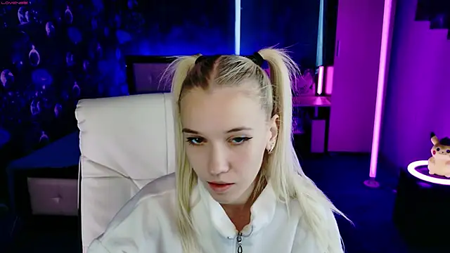 ShhhO O online show from 19, 10, 2025