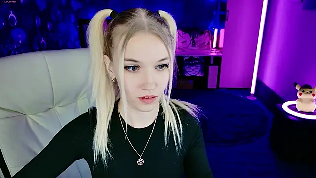 Snapshot of ShhhO_O chatting on 7, 3, 2026 ShhhO O online show from 7, 3, 2026