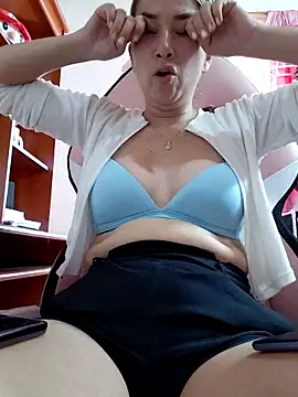 Iris love18 online show from 15, 4, 2026