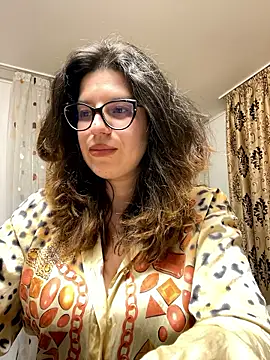 NadiraNoor online show from 5, 3, 2026