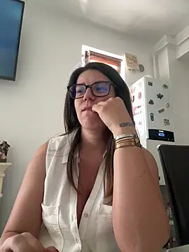 NadiraNoor online show from 1, 6, 2026