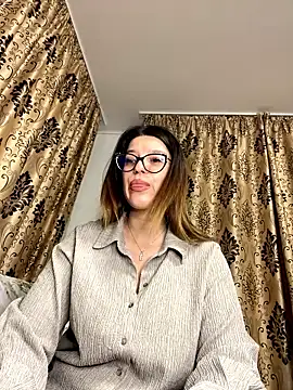 NadiraNoor online show from 17, 11, 2025