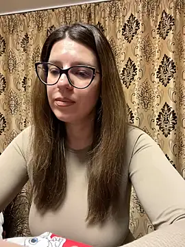 NadiraNoor online show from 1, 3, 2025