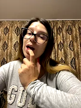 NadiraNoor online show from 8, 10, 2025