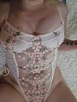 Ina HotX online show from 19, 5, 2026