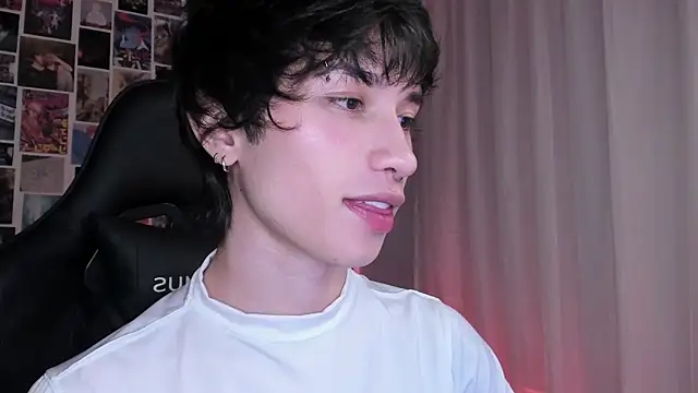 Snapshot of liamelf chatting on 8, 3, 2025 liamelf online show from 8, 3, 2025