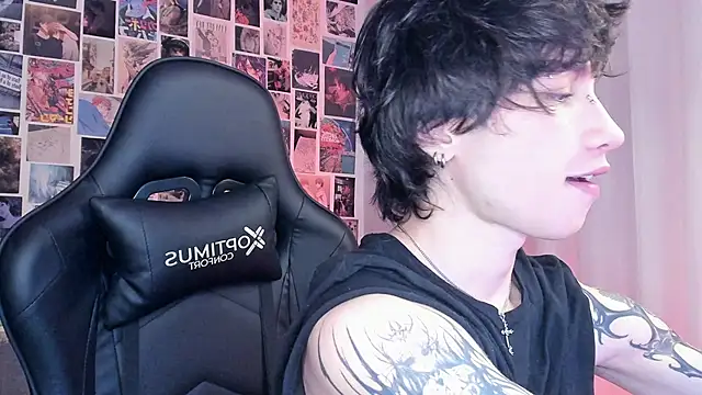 Snapshot of liamelf chatting on 4, 1, 2025 liamelf online show from 4, 1, 2025