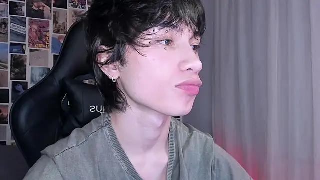 Snapshot of liamelf chatting on 23, 3, 2025 liamelf online show from 23, 3, 2025