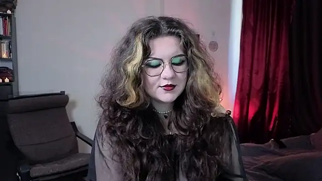 Laura Karamazov online show from 27, 9, 2025