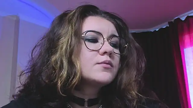 Laura Karamazov online show from 8, 10, 2025