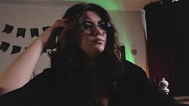 Laura Karamazov online show from 16, 2, 2026