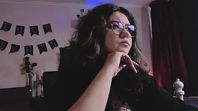 Laura Karamazov online show from 19, 2, 2026