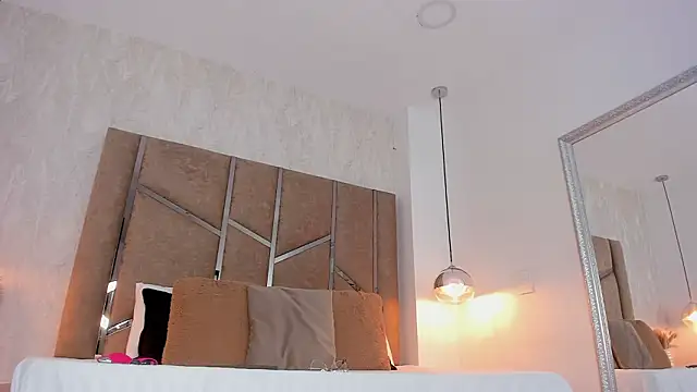 Martinaa Jones  online show from 2, 3, 2026