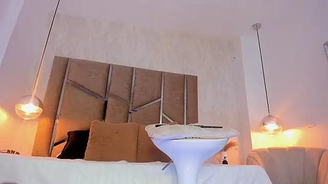 Martinaa Jones  online show from 12, 1, 2026