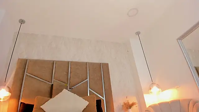 Martinaa Jones  online show from 13, 1, 2026