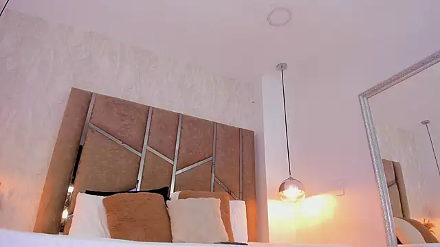 Martinaa Jones  online show from 31, 3, 2026