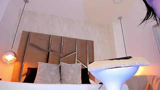 Martinaa Jones  online show from 23, 11, 2025