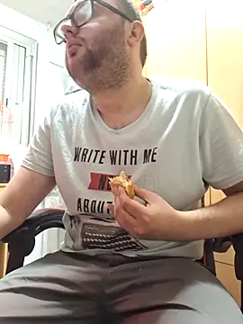 Javier bear online show from 15, 4, 2026