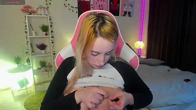 Snapshot of MoranaKit chatting on 19, 2, 2025 MoranaKit online show from 19, 2, 2025