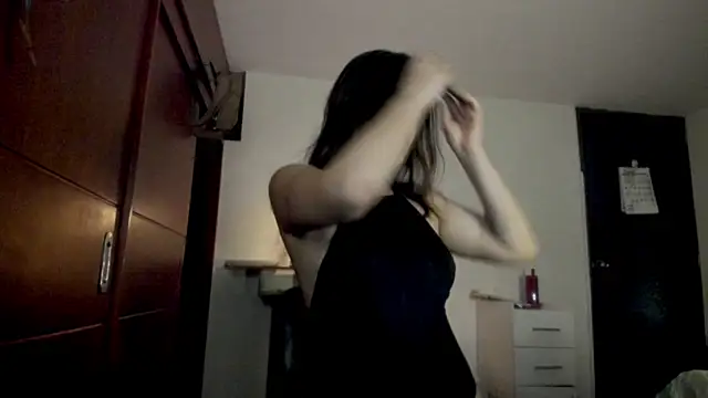 Lucyerobbie online show from 14, 4, 2026