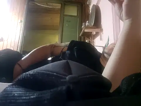 TusOjitosClaros69 online show from 3, 12, 2024