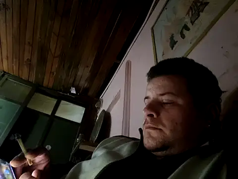 TusOjitosClaros69 online show from 9, 12, 2024