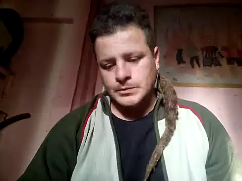 TusOjitosClaros69 online show from 9, 12, 2024