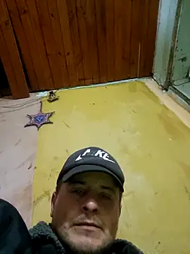 TusOjitosClaros69 online show from 12, 9, 2025