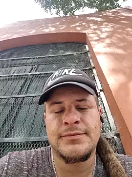 TusOjitosClaros69 online show from 17, 9, 2025