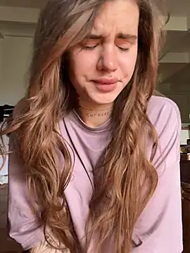 Snapshot of EmiliaCatalina chatting on 12, 3, 2025 EmiliaCatalina online show from 12, 3, 2025