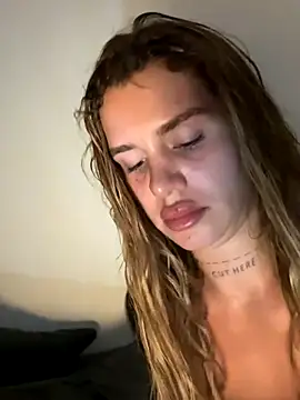 EmiliaCatalina online show from 15, 12, 2025