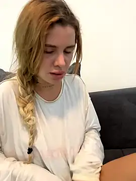 Snapshot of EmiliaCatalina chatting on 24, 11, 2025 EmiliaCatalina online show from 24, 11, 2025