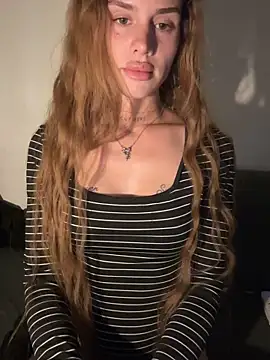 EmiliaCatalina online show from 4, 6, 2026