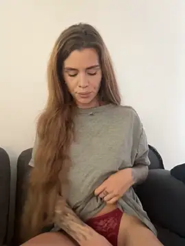 EmiliaCatalina online show from 1, 3, 2026