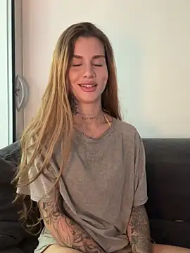 EmiliaCatalina online show from 17, 5, 2026