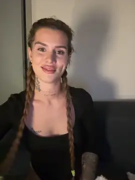 EmiliaCatalina online show from 12, 4, 2026