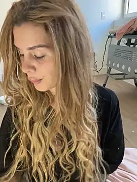 Snapshot of EmiliaCatalina chatting on 19, 10, 2025 EmiliaCatalina online show from 19, 10, 2025