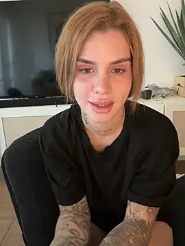 Snapshot of EmiliaCatalina chatting on 14, 9, 2025 EmiliaCatalina online show from 14, 9, 2025