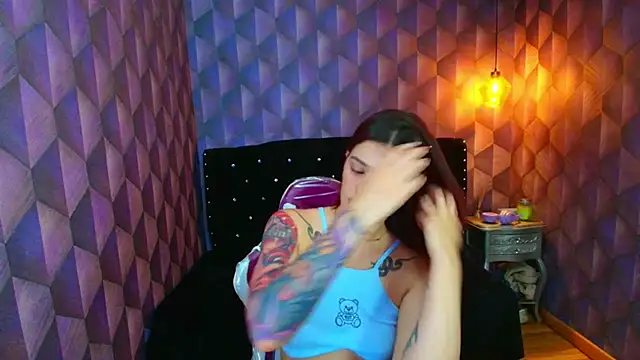 LiaHarryis online show from 3, 11, 2025