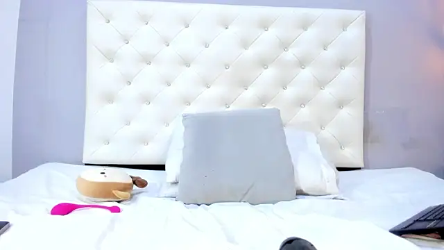 NICOLSKINNY1 online show from 23, 5, 2026
