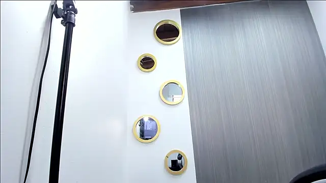 NICOLSKINNY1 online show from 18, 12, 2025