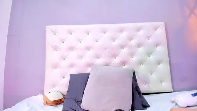 NICOLSKINNY1 online show from 8, 3, 2026