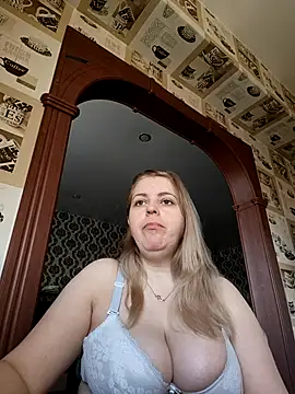 Lady nice cat online show from 7, 4, 2026