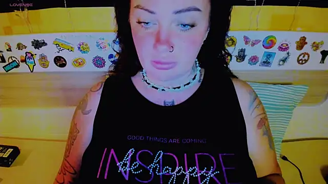 EllieOz online show from 8, 9, 2025