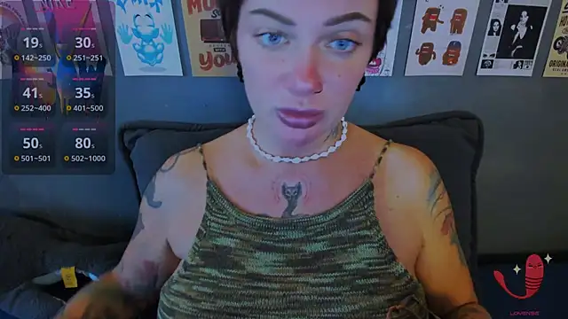 Snapshot of EllieOz chatting on 4, 7, 2026 EllieOz online show from 4, 7, 2026